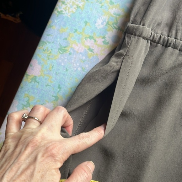 Cynthia Rowley | 100% Silk Taupe Drawstring V-neck Sleeveless Midi Dress Sz 6 - Picture 11 of 12